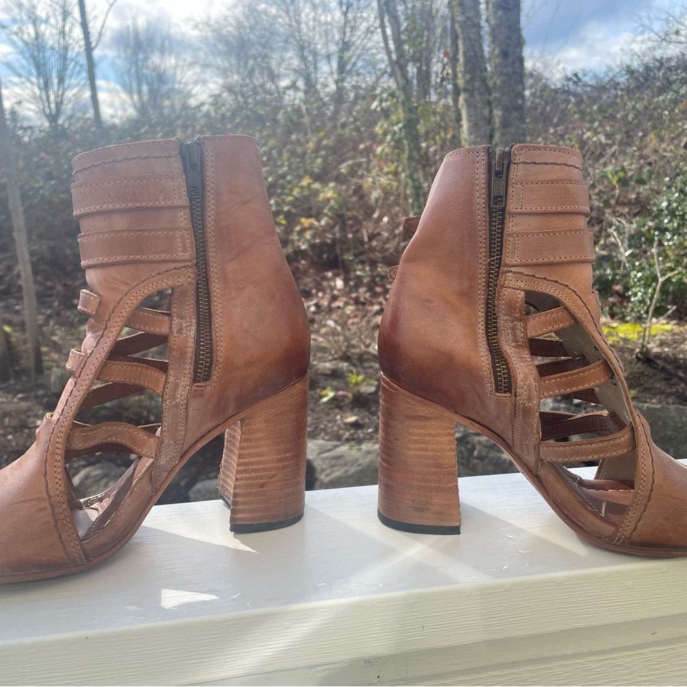 Women's Tan Cutout Block Heel Sandals - Picture 5 of 9